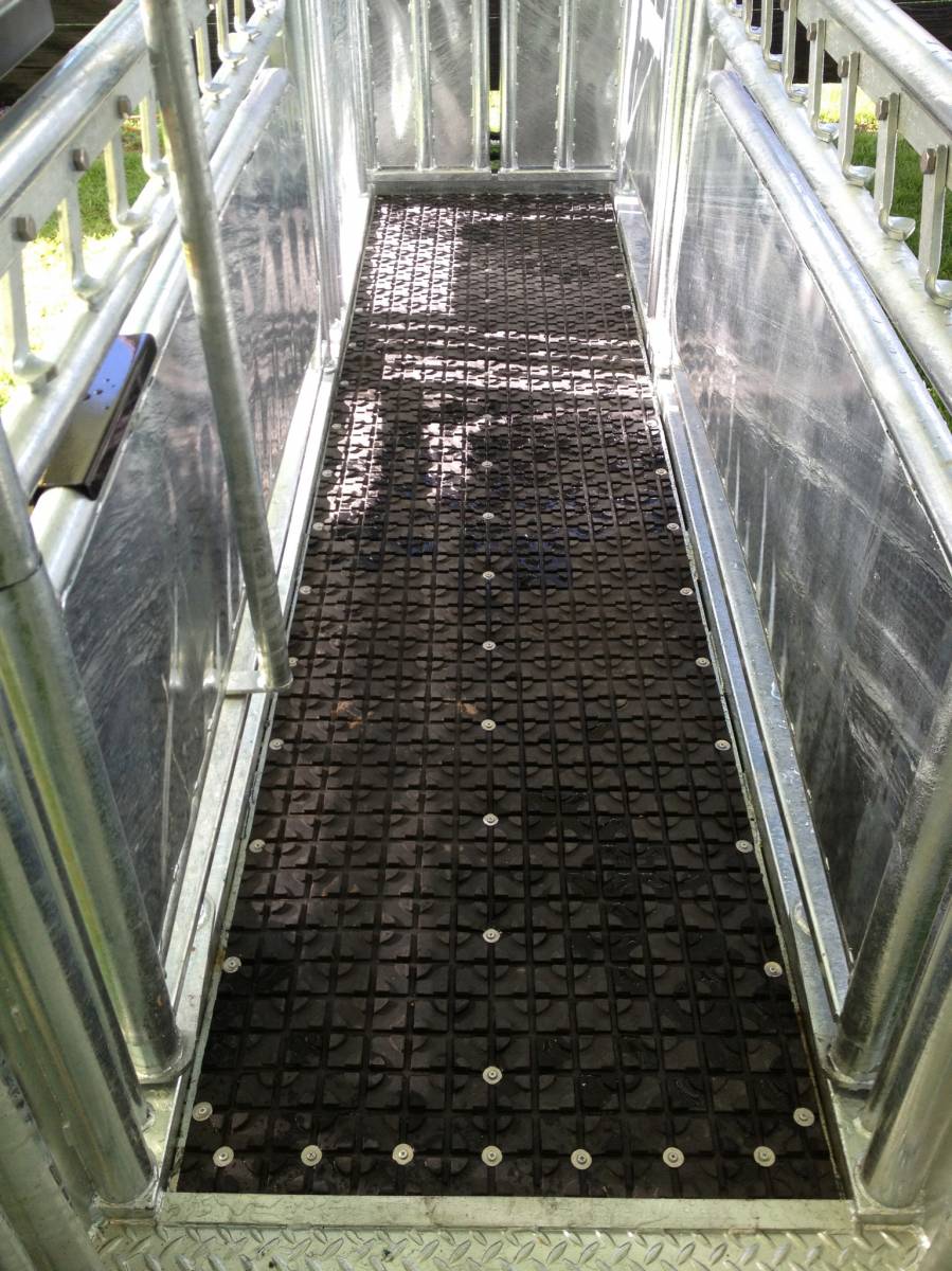 Rubber Matting For Handlers And Races