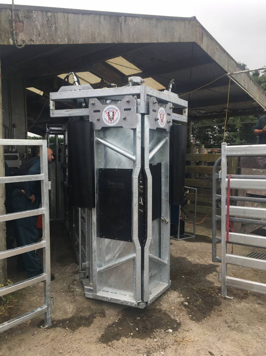 Cattle Handling Headbails - Cattle Crushes